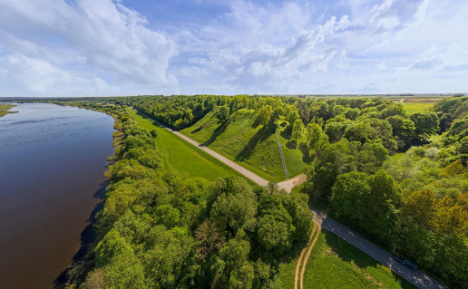 12_-emosios Panemun+s piliakalnis.jpg